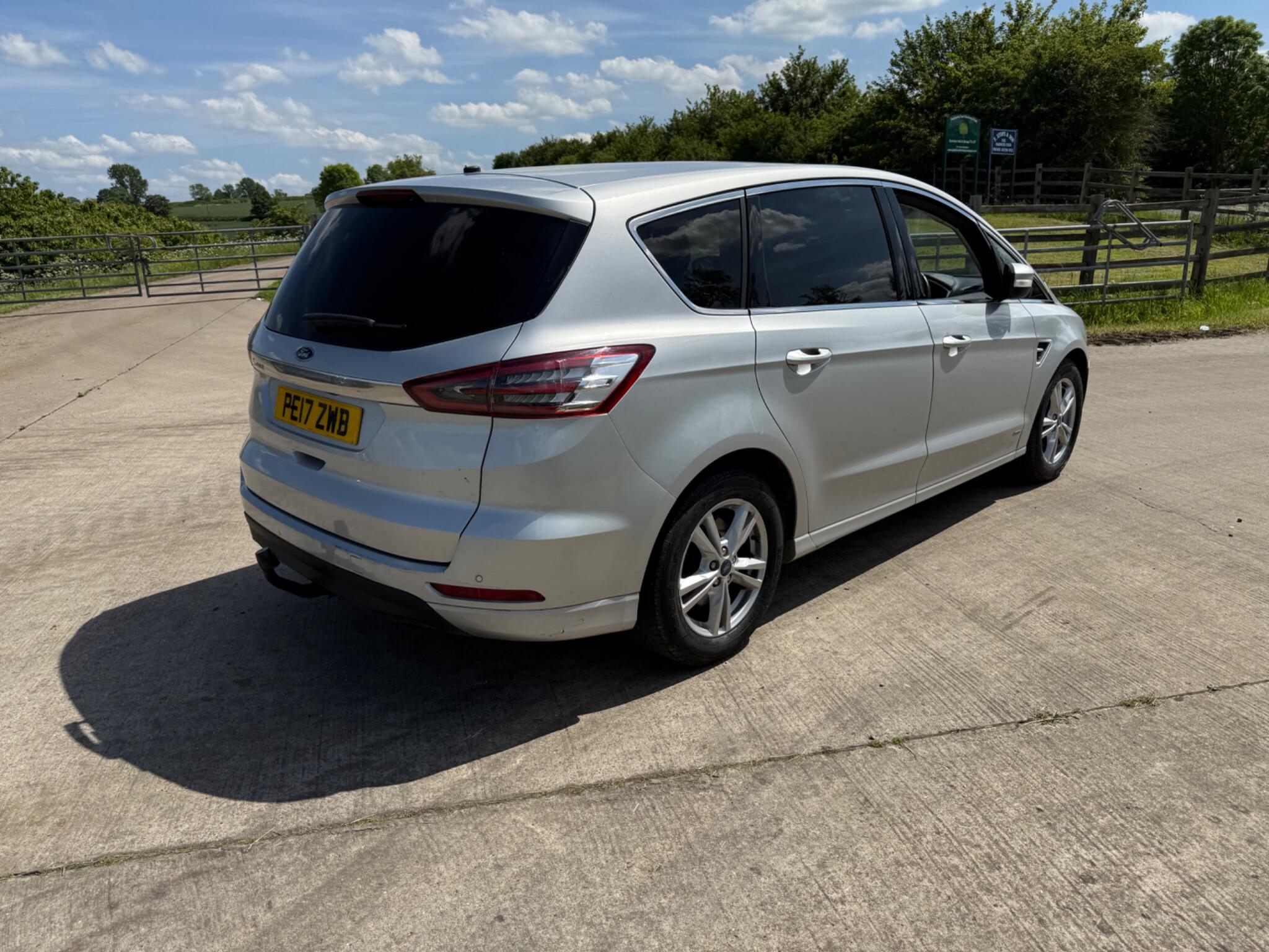 Ford S-Max 2.0 TDCi Titanium Euro 6 (s/s) 5dr — photo 76 of 102